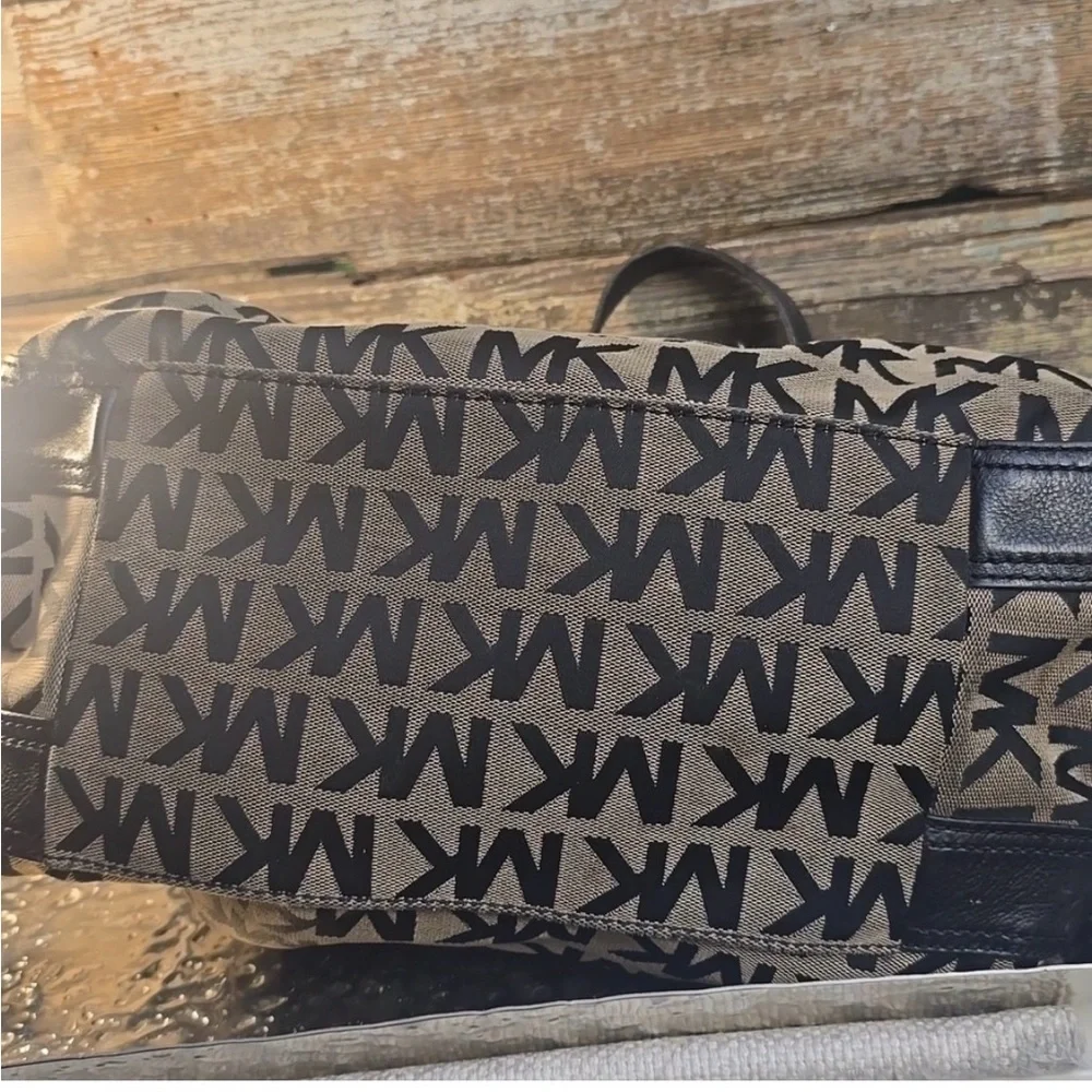 Large Michael Kors Black and Tan/Taupe Shoulder Bag